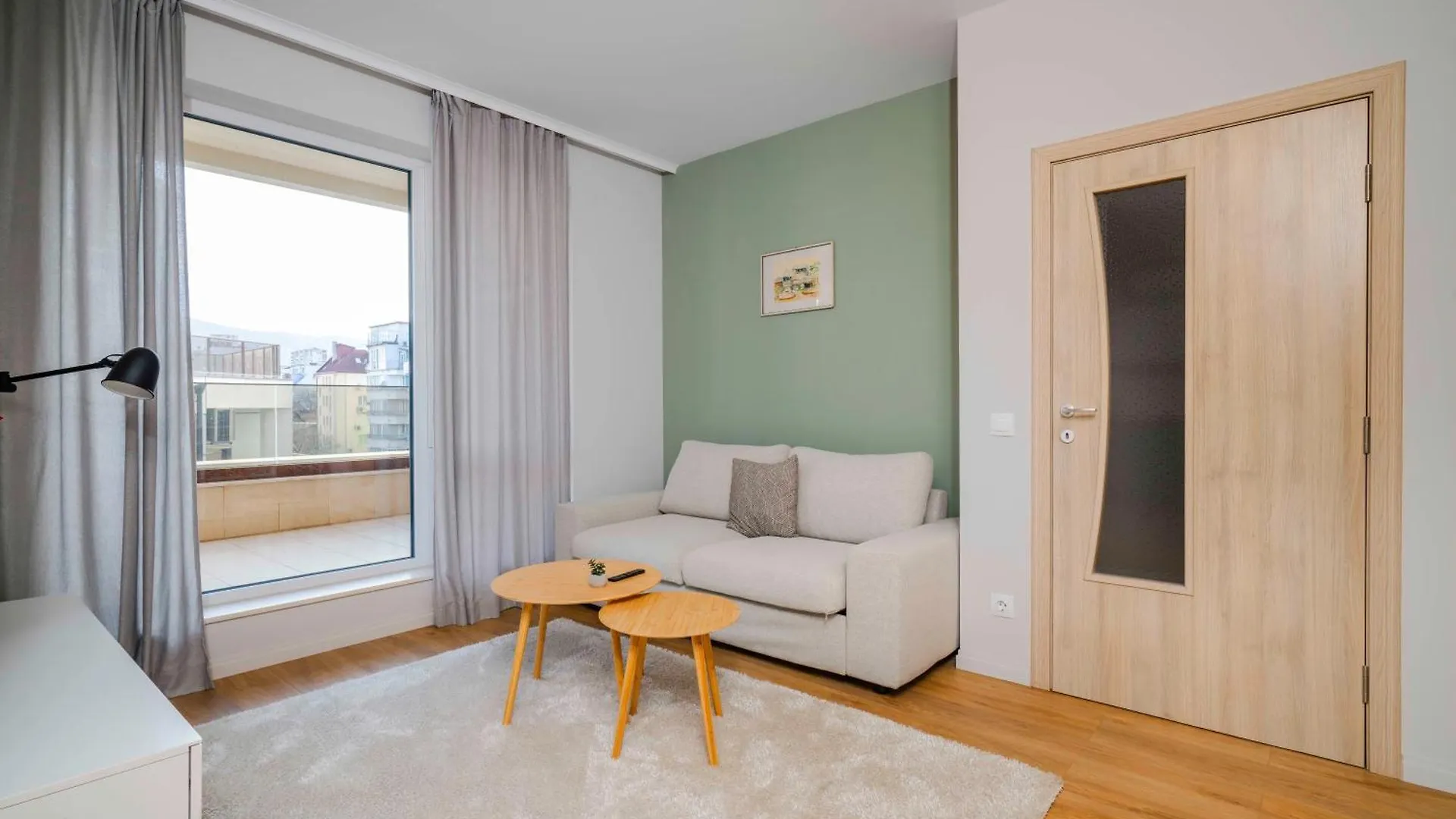 アパート Modern And Central 1Bd Flat With Balcony By Flat Mаnager ソフィア ブルガリア